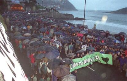 Cabeza de la manifestación que recorrió ayer las calles de San Sebastián.