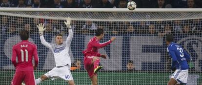 Cristiano hace al 0-1 ante el Schalke.