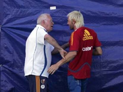 Luis Aragonés y Cañizares, en plena conversación durante el entrenamiento del sábado.