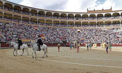 Paseíllo en la plaza de toros de Las Ventas.