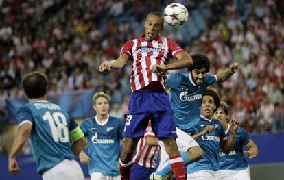 Miranda anota el primer gol del Atl&eacute;tico. 