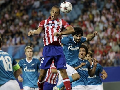 Miranda anota el primer gol del Atl&eacute;tico. 