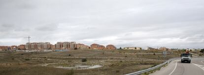 Los barrios nuevos del Pinar y San Andr&eacute;s, sin conexi&oacute;n a la A-5 pese a estar a 500 metros.