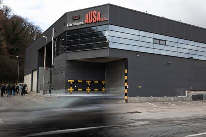 Exterior de las instalaciones de Càrniques Ausa, en el municipio de Montesquiu, este jueves.