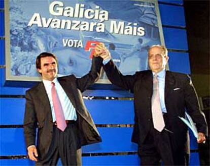Aznar y Fraga, durante el mitin de ayer en Vigo.