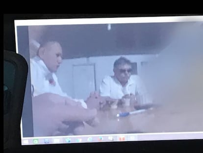 Jesús Santrich, líder del partido FARC, en una supuesta reunión para vender 10 toneladas de cocaína a cárteles mexicanos.