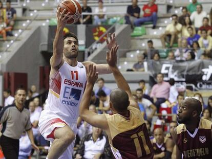 San Emeterio entra a canasta.