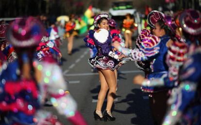 Ambiente en el desfile-pasacalles de Carnaval 2019 de San Blas-Canillejas.