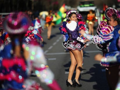 Ambiente en el desfile-pasacalles de Carnaval 2019 de San Blas-Canillejas.