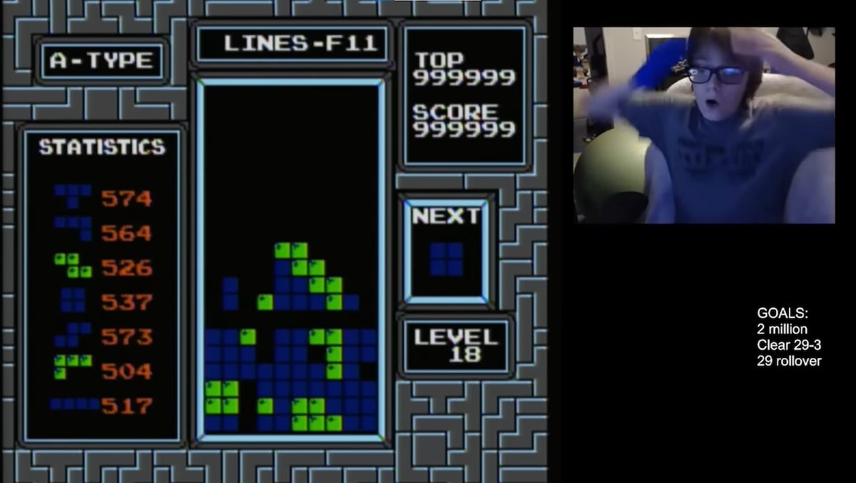 Un adolescente de 13 años se convierte en el primer humano que vence al Tetris