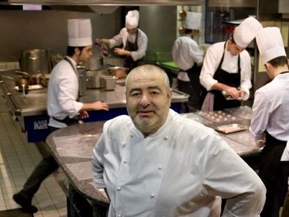 Santi Santamaria, en su cocina de Can Fabes, en una imagen de 2007.