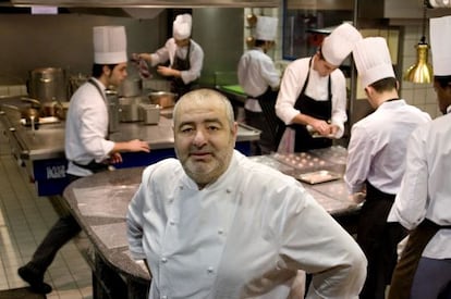 Santi Santamaria, en su cocina de Can Fabes, en una imagen de 2007.