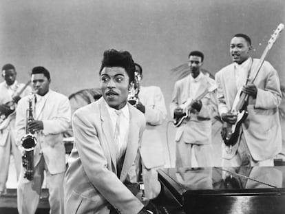 Little Richard, en 1957, con el saxofonista Grady Gaines, en una escena de la película 'Mister Rock And Roll'.