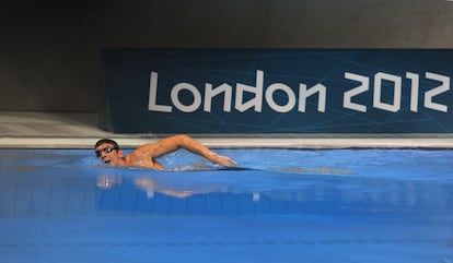 El estadounidense Michael Phelps entrena durante los Juegos Olímpicos de Londres 2012 (Reino Unido).