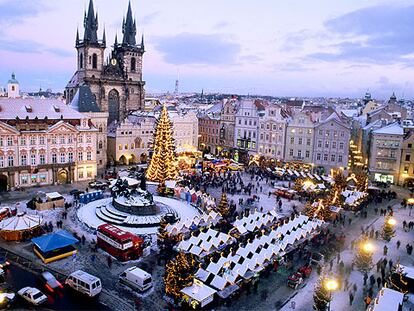 Mercadillo prenavideño en el centro histórico de Praga.