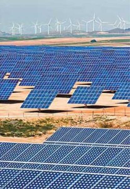 Las eléctricas niegan el acceso a su red a cientos de plantas de renovables