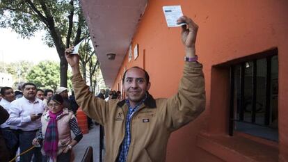 Alejandro Beltrán hizo fila 106 horas por unas entradas.