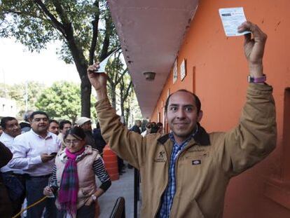 Alejandro Beltrán hizo fila 106 horas por unas entradas.