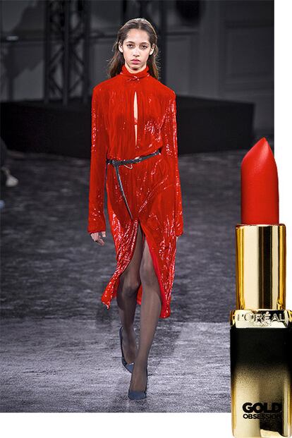 Nina Ricci y barra Gold Obsession de L’Oreal Paris en tono Rouge.