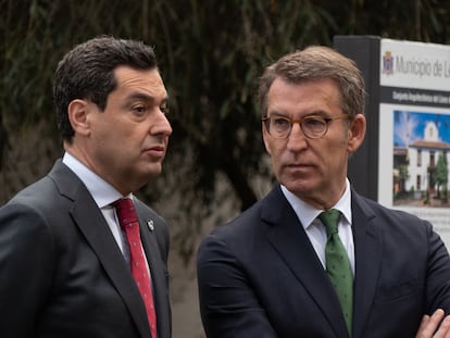 Juan Manuel Moreno y Alberto Núñez Feijóo antes de la conferencia de presidentes en la isla de La Palma.