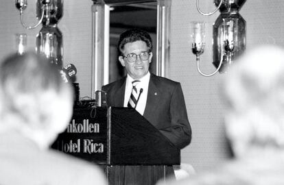 Héctor Rosada, durante una conferencia de prensa en junio de 1994.