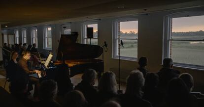 Pierre-Laurent Aimard interpreta &#039;Catalogue d&rsquo;oiseaux&#039; en Aldeburgh al amanecer del 19 de junio. 