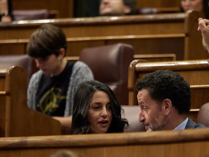 La líder de Ciudadanos, Inés Arrimadas, con el portavoz adjunto en el Congreso, Edmundo Bal.