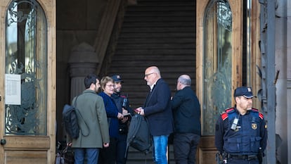 Los exmiembros de la Mesa del Parlament Anna Simó (ERC), Lluís Corominas (Junts) y Lluís Guidó (Junts), a su llegada al TSJC, este martes.