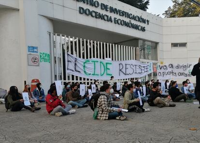 CIDE protesta pacífica por designación José Romero Tellaeche