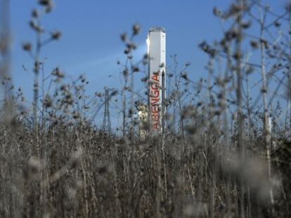 Torres solares de Abengoa en Sanlucar La Mayor (Sevilla).