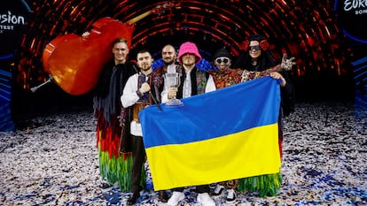 Los componentes de Kalush Orquestra tras proclamarse ganadores del Festival de Eurovisión 2022.