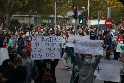 La concentración frente al centro de Salud Ángela Uriarte en Vallecas este jueves