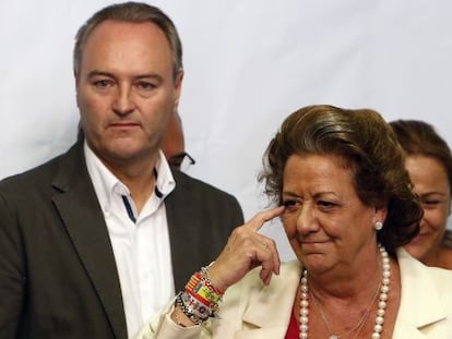 Alberto Fabra i Rita Barberá a la seu del PP la nit de la derrota electoral.