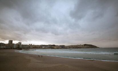 Cielo que amenazaba lluvia sobre la ciudad de A Coruña el pasado 9 de enero.