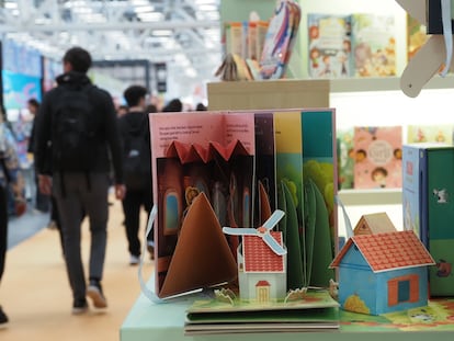 Un libro con 'pop-up', en un estand de la feria de la literatura infantil y juvenil de Bolonia, en una imagen cedida por la organización.