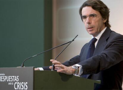 El ex presidente del Gobierno, José María Aznar, ha dicho que es hora de "retomar una nueva Agenda Nacional de Reformas muy ambiciosa que apueste por la austeridad" durante unas jornadas organizadas por  empresarios andaluces.