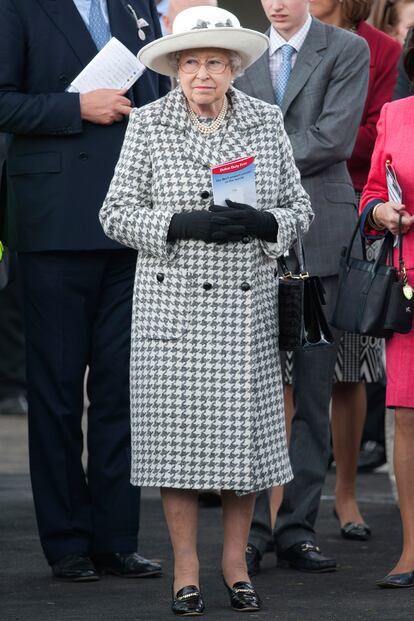 Isabel II ya lo había hecho en abril de este mismo año.