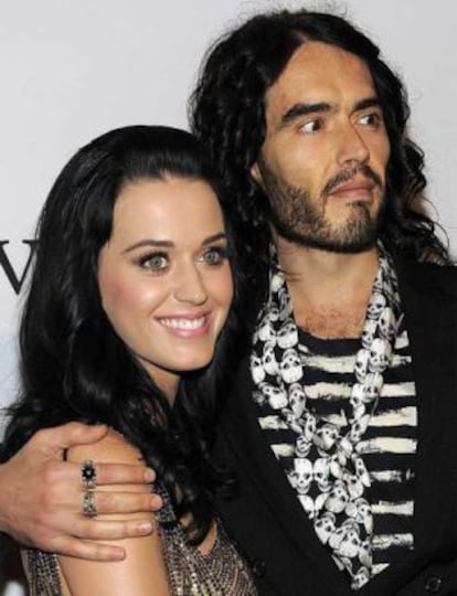 Katy Perry con el humorista británico Russell Brand.