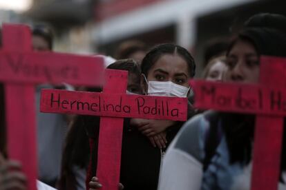 Con consignas "Ni una más", "Ni una menos", y "Justicia", familiares de mujeres asesinadas, desaparecidas y que han sufrido violencia de género, exigieron alto a los feminicidios que en lo que va del año, suman 13