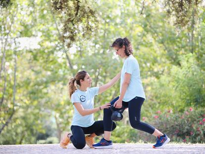 Soraya Casla on her knees during a physical exercise session.