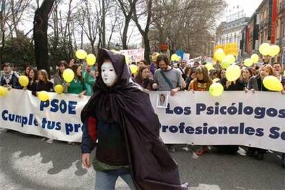 Unos 4.000 estudiantes de Psicología han participado en la manifestación convocada en Madrid.