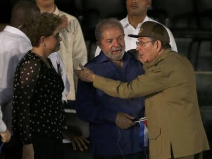 Dilma, Lula e o Raúl Castro.