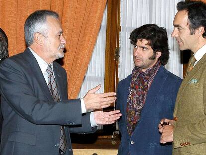 Griñán conversa con los toreros Morante de la Puebla y El Cid