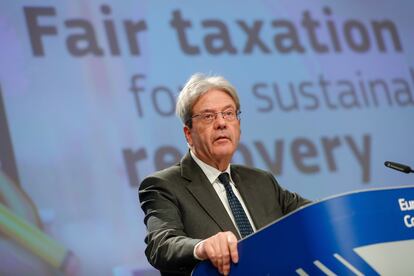 El comisario italiano, Paolo Gentiloni, durante la presentación de las directivas sobre empresas pantalla y sobre el impuesto de sociedades