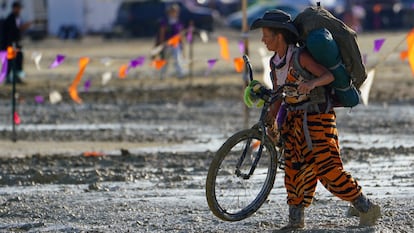 Un participante en el festival Burning Man
