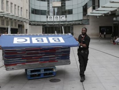 Trabajadores en la sede principal de la BBC.