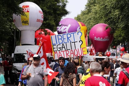 Participantes en la manifestación en París contra las reformas de Macron
