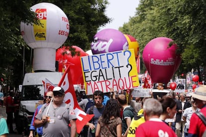 Participantes en la manifestación en París contra las reformas de Macron 