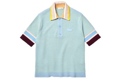 Lacoste sigue reinventando su prenda insignia temporada tras temporada. Para esta primavera-verano apuesta por el patrn ligeramente oversize y lo confecciona en malla.