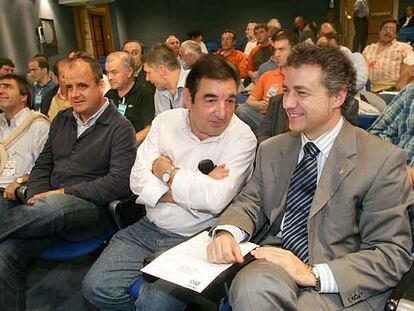 De derecha a izquierda, Iñigo Urkullu, José Ángel Aguirrebengoa y Joseba Egibar, en la Asamblea del PNV.